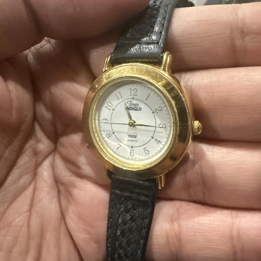 Working Timex Indiglo Watch Unisex 32mm Gold Tone Black Leather 1995 Vintage‎